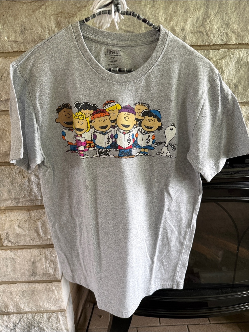 Unisex Adult Gray Christmas Peanuts Character Graphic Tee Medium